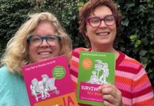 Schrijfsters Hanneke van de Pol en Freya Flach met het boek: Survivalgids bij dementie