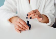 Nagellak of nepnagels tijdens een inspectie: wat nu?